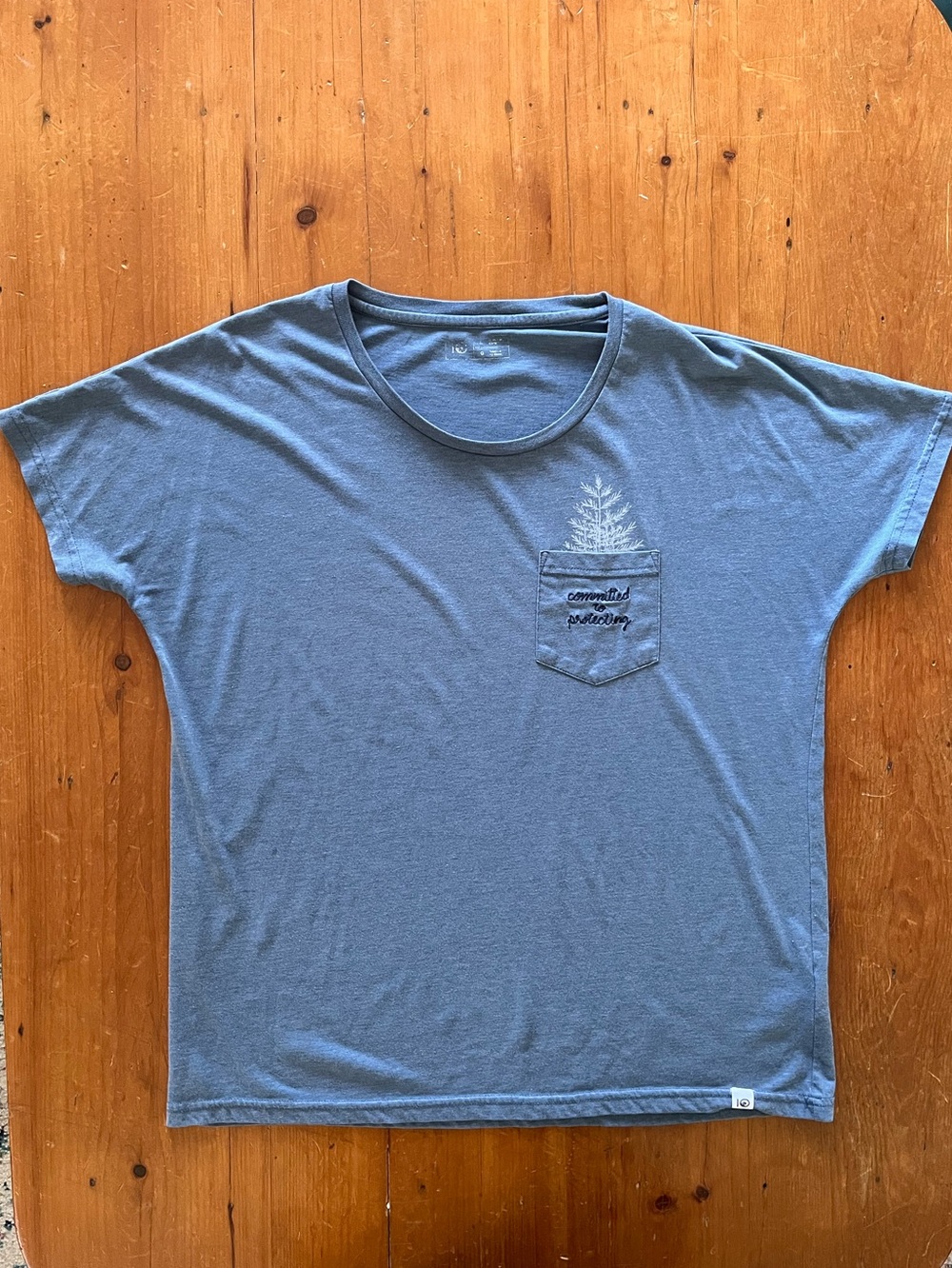 Tentree Blue Pocket Doleman-sleeve Tee with Tree Graphic and Pocket Embroidery